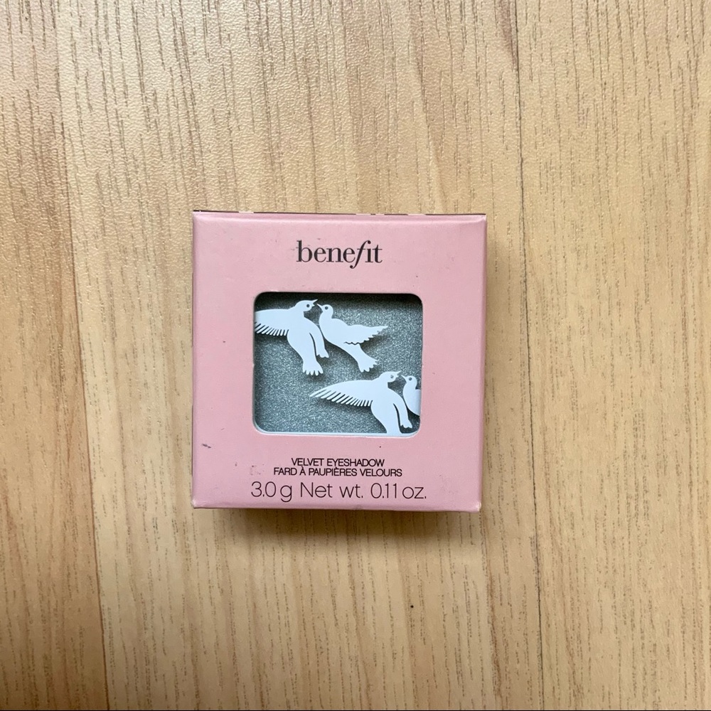 Benefit velvet eyeshadow in Snow Job!
